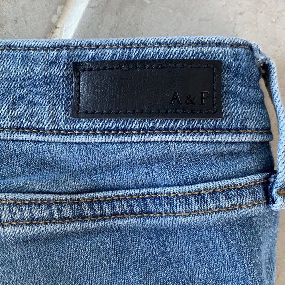 Abercrombie & Fitch - Picture 4 of 5